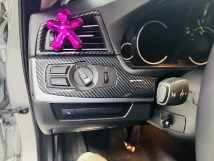 BMW 5시리즈 F바디 실내 랩핑, 브러쉬드 스틸로 유니크한 매력 뽐내기! 고양 강서 랩핑샵 / 고양 일산 덕양구