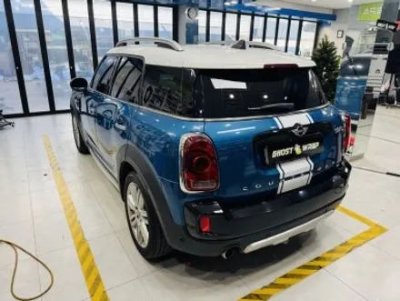 미니쿠퍼 컨트리맨: 사고 수리 후 본넷 데칼 복원 & 커스텀 라인 변경 시공 (일산 고스트랩) / 고양 일산 덕양구