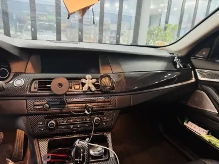 BMW 5시리즈 F바디 실내 랩핑, 브러쉬드 스틸로 유니크한 매력 뽐내기! 고양 강서 랩핑샵 / 고양 일산 덕양구