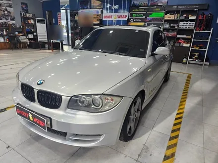BMW 120D 쿠페 |  윈도우몰딩 크롬 삭제 + 블랙 루프스킨!  크롬 OUT, 블랙으로 완성! | 고양랩핑/일산랩핑/파주랩핑/강서랩핑/은평랩핑 / 고양 일산 덕양구