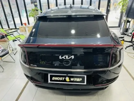 🚗💎 기아 EV6 루프스킨 & 손잡이 포인트 랩핑: 스타일과 보호를 완벽하게! 🎨✨ [고양/일산/파주 랩핑] / 고양 일산 덕양구