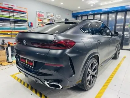 BMW X6, 차가 완전히 달라졌어요! 전체 랩핑 제거  +석회물 제거 +사틴 블랙 랩핑 재시공+ 유리막 코팅(고양 일산 파주 랩핑샵에서 만나요) / 고양 일산 덕양구