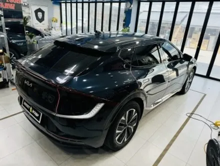 🚗💎 기아 EV6 루프스킨 & 손잡이 포인트 랩핑: 스타일과 보호를 완벽하게! 🎨✨ [고양/일산/파주 랩핑] / 고양 일산 덕양구