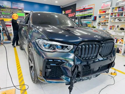 BMW X6, 차가 완전히 달라졌어요! 전체 랩핑 제거  +석회물 제거 +사틴 블랙 랩핑 재시공+ 유리막 코팅(고양 일산 파주 랩핑샵에서 만나요) / 고양 일산 덕양구