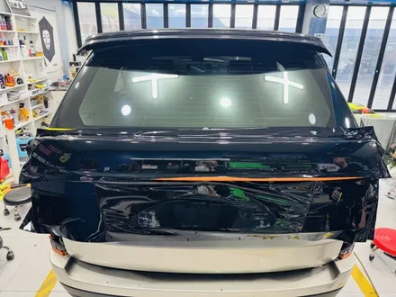 [고양 일산 파주 랩핑] 레인지로버의 묵직한 변신, 유광 블랙 하단 랩핑으로 완성한 \'올 블랙\' 포스 / 고양 일산 덕양구