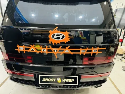 🚗💥 현대 싼타페 엠블럼 랩핑 및 레터링 교체: 차량 디자인을 새롭게 변화시키는 방법 💫🎨 [고양/일산/파주 랩핑 이야기]🚖✨ / 고양 일산 덕양구