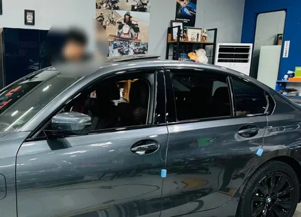 BMW 330e 크롬죽이기: 블랙 랩핑으로 완성된 다크한 매력 [고양/일산/파주 랩핑]🚖✨ / 고양 일산 덕양구