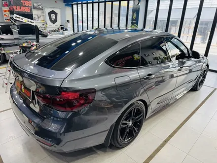 BMW 3GT 루프스킨+사이드미러+손잡이 랩핑, 블랙 포인트로 완성하는 압도적 존재감! 서울 은평 서대문 랩핑 / 고양 일산 덕양구