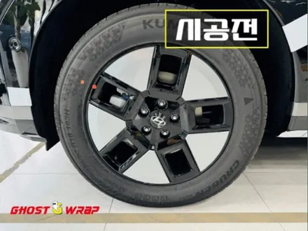 싼타페 MX5, 블랙 매직: 전체 크롬죽이기, 휠, C필러 손잡이, 엠블럼까지 올 블랙 랩핑 시공~~~[고양랩핑/일산랩핑/파주랩핑/강서랩핑/은평랩핑] / 고양 일산 덕양구