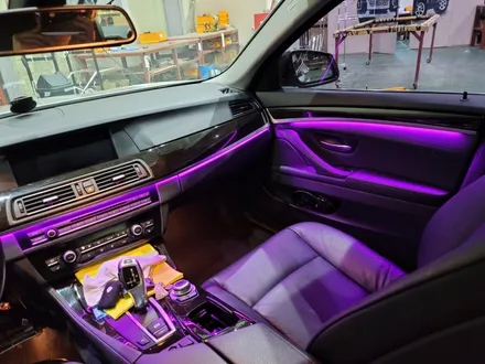 bmw 520d 엠비언트로 f10 순정 무드등 더욱 고급스럽게! / 전주 덕진구 장동