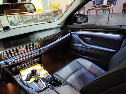 bmw 520d 엠비언트로 f10 순정 무드등 더욱 고급스럽게! / 전주 덕진구 장동