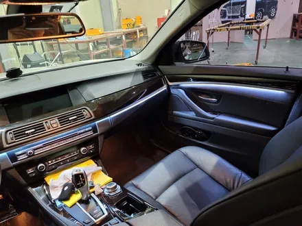 bmw 520d 엠비언트로 f10 순정 무드등 더욱 고급스럽게! / 전주 덕진구 장동