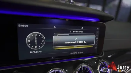 벤츠 AMG GT 4도어 차량용 무선충전기와 카플레이 연동