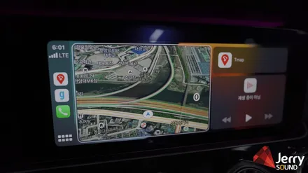 벤츠 AMG GT 4도어 차량용 무선충전기와 카플레이 연동