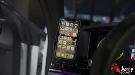 벤츠 AMG GT 4도어 차량용 무선충전기와 카플레이 연동