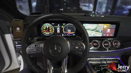 벤츠 AMG GT 4도어 차량용 무선충전기와 카플레이 연동