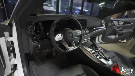벤츠 AMG GT 4도어 차량용 무선충전기와 카플레이 연동