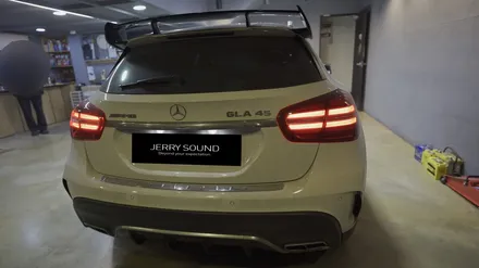 벤츠 X156 GLA45 AMG 안드로이드 시스템과 브로딧거치대