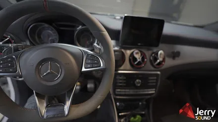 벤츠 X156 GLA45 AMG 안드로이드 시스템과 브로딧거치대