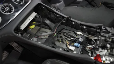 벤츠 AMG GT 4도어 차량용 무선충전기와 카플레이 연동