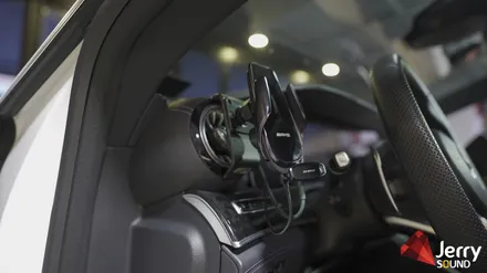 벤츠 AMG GT 4도어 차량용 무선충전기와 카플레이 연동