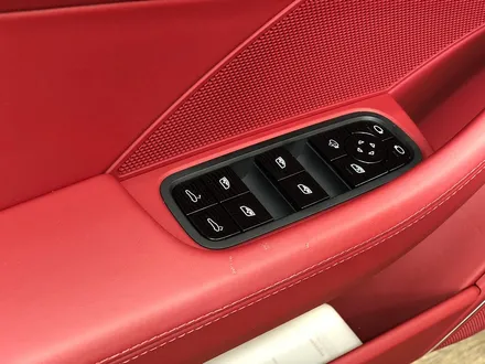 포르쉐 파나메라 자동차 도어트림 가죽손상 복원 / 과천 삼부골로