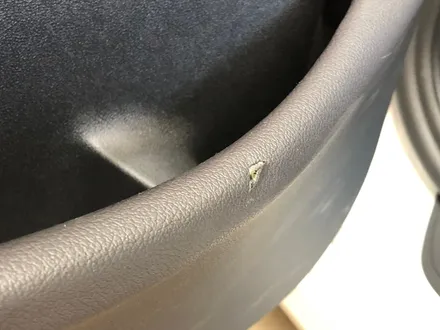 BMW 5시리즈 승하차시 도어트림이 발로 차이며 생기는 우레탄 찍힘, 뜯김 복원 / 과천 삼부골로