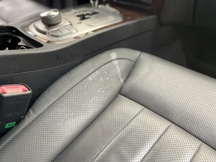 자동차 실내에 순간접착제를 쏟아 생긴 시트 가죽손상 가죽복원 / 과천 삼부골로