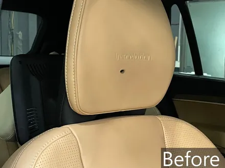 볼보 XC90 차량의 가죽에 생긴 구멍을 없에기 위해 가죽복원을 위해 지니홉디자인에 입고되었습니다 / 과천 삼부골로