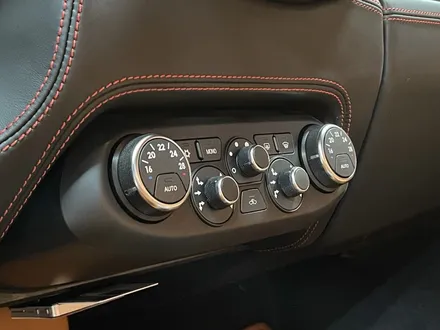 자동차 실내 버튼, 내장재끈적임 복원 페라리 458 이탈리아 / 과천 삼부골로