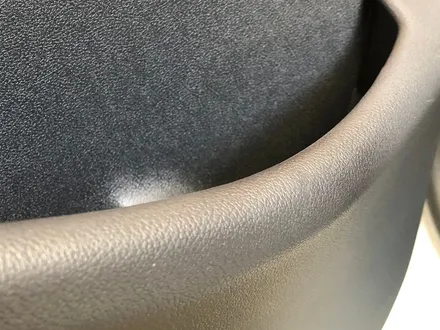 BMW 5시리즈 승하차시 도어트림이 발로 차이며 생기는 우레탄 찍힘, 뜯김 복원 / 과천 삼부골로