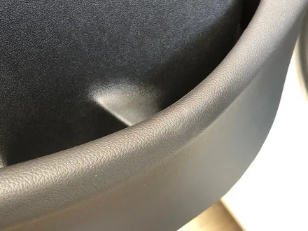 BMW 5시리즈 승하차시 도어트림이 발로 차이며 생기는 우레탄 찍힘, 뜯김 복원 / 과천 삼부골로