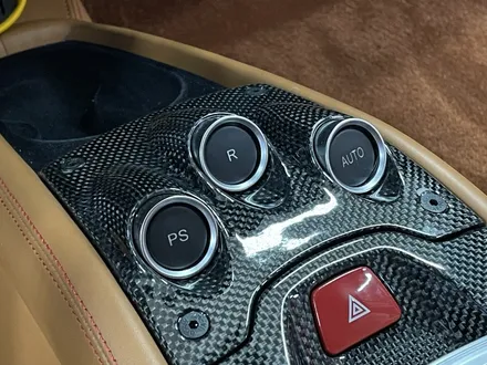 자동차 실내 버튼, 내장재끈적임 복원 페라리 458 이탈리아 / 과천 삼부골로