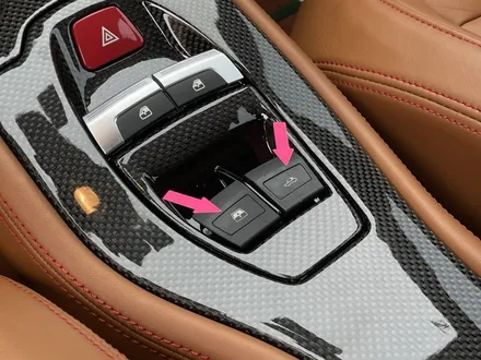 자동차 실내 버튼, 내장재끈적임 복원 페라리 458 이탈리아 / 과천 삼부골로