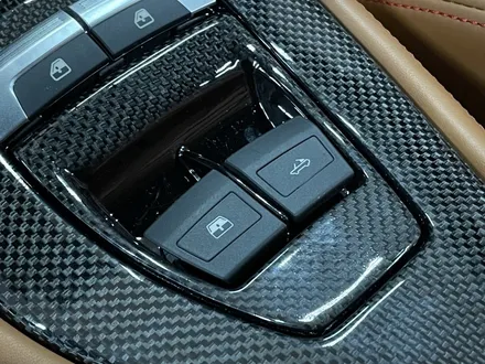 자동차 실내 버튼, 내장재끈적임 복원 페라리 458 이탈리아 / 과천 삼부골로