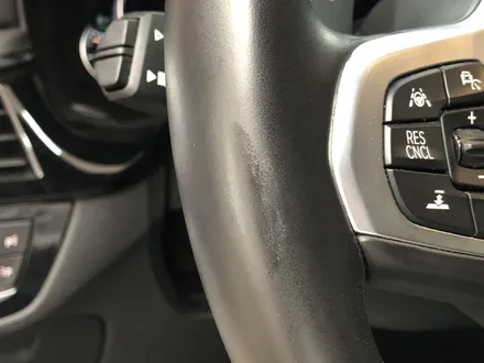 셀프로 가죽복원 DIY 하다가 핸들의 가죽이 손상되 핸들복원을 위해 입고해주셨어요 BMW 5시리즈 / 과천 삼부골로