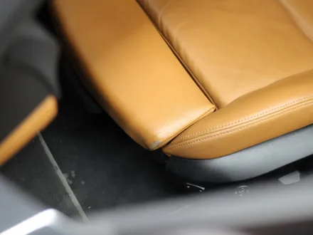 BMW Z4 타고 내리며 발생한 운전석 가죽시트 손상,  가죽복원 후기 입니다 / 과천 삼부골로