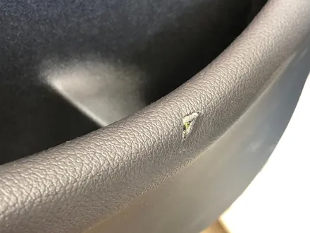 BMW 5시리즈 승하차시 도어트림이 발로 차이며 생기는 우레탄 찍힘, 뜯김 복원 / 과천 삼부골로