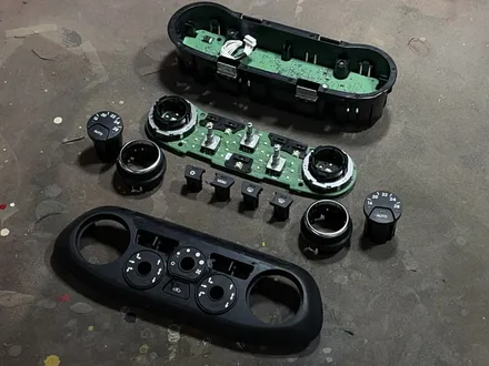 자동차 실내 버튼, 내장재끈적임 복원 페라리 458 이탈리아 / 과천 삼부골로