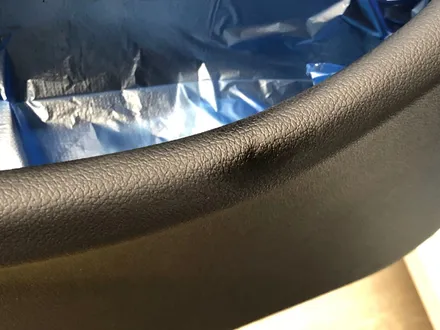 BMW 5시리즈 승하차시 도어트림이 발로 차이며 생기는 우레탄 찍힘, 뜯김 복원 / 과천 삼부골로