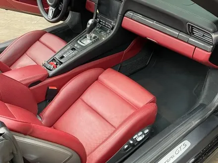 포르쉐 911 GTS 중고차 구매후 전차주들의 흔적과 실내 상처 제거하기 실내크리닝과 실내복원 / 과천 삼부골로