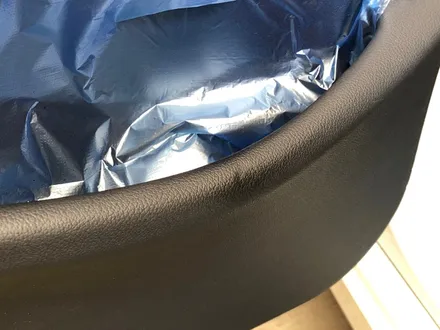 BMW 5시리즈 승하차시 도어트림이 발로 차이며 생기는 우레탄 찍힘, 뜯김 복원 / 과천 삼부골로