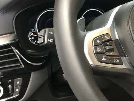 셀프로 가죽복원 DIY 하다가 핸들의 가죽이 손상되 핸들복원을 위해 입고해주셨어요 BMW 5시리즈 / 과천 삼부골로