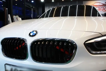 안성랩핑 BMW 118D 루프스킨 및 앞범퍼 그릴 포인트 랩핑 / 안성시 원곡면
