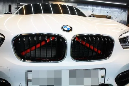 안성랩핑 BMW 118D 루프스킨 및 앞범퍼 그릴 포인트 랩핑 / 안성시 원곡면