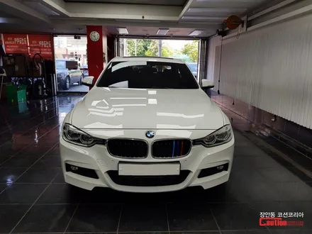 흰 차라면 필수! 자동차 루프스킨, BMW 3시리즈 3M 1080 유광블랙 루프스킨 시공 - 장안동 코션 코리아 / 동대문,광진구,중랑구