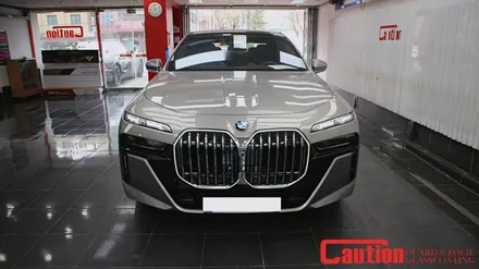 BMW 740i 완벽함을 만들어주는 한 끗 디테일, 고광택 블랙 듀오톤 랩핑 / 동대문,광진구,중랑구