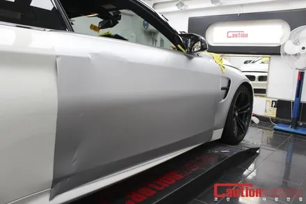 BMW M4 사틴 알루미늄 화이트 전체랩핑 / 동대문,광진구,중랑구