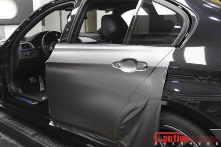BMW (F30) 320d 실크같이 소프트한 사틴다크그레이 전체 랩핑 시공 / 동대문,광진구,중랑구