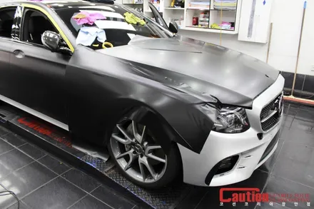 벤츠 E43 AMG 사틴다크 전체랩핑 / 동대문,광진구,중랑구